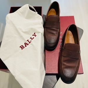 Bally - Midwest calf grained leather loafer with rubber sole. Great condition.